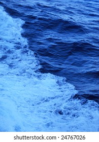 blue waves in the ocean