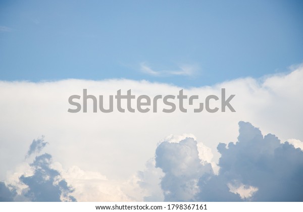 Blue and white\
sky with gray clouds, copy\
space