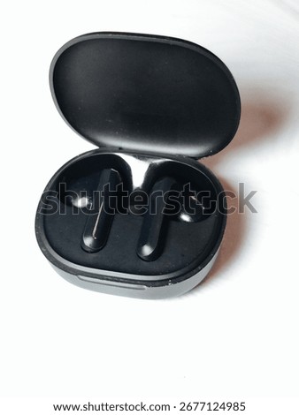 Bluetooth headset and its case 