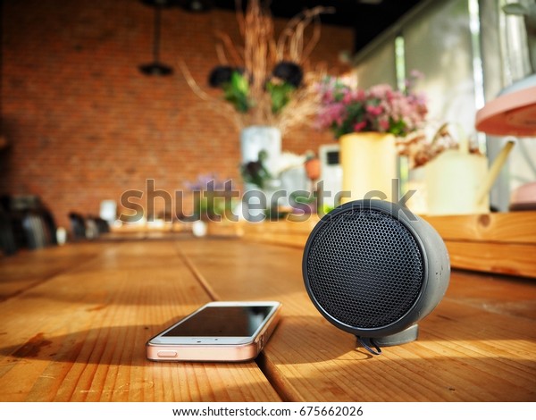 Bluetooth speaker with smart\
phone