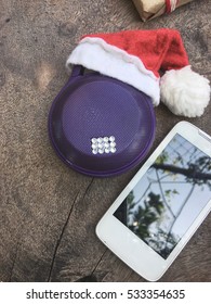 Bluetooth Speaker With Smart Phone And  Christmas  Decoration