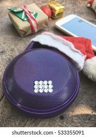 Bluetooth Speaker With Smart Phone And  Christmas  Decoration