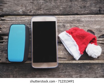 Bluetooth Speaker With Smart Phone And Christmas Hat