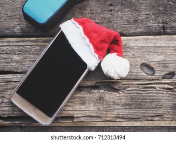 Bluetooth Speaker With Smart Phone And Christmas Hat