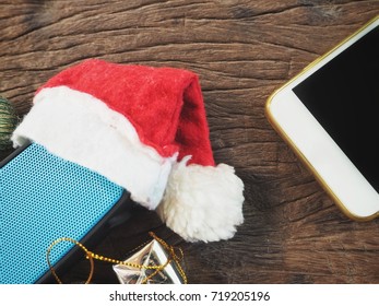 Bluetooth Speaker With Smart Phone And Christmas Hat