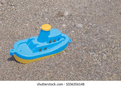 sandy boat toy