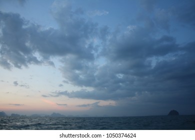 Blur of Background Sky & Cloud