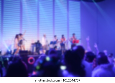 Blur crowd have dancing fun live in concert.