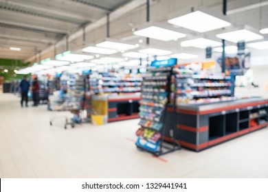 Blur Workers Cashier Of A Large Supermarket With Shelves With Products. Beautifully Laid Out Products At The Checkout. Terminal Box Office. Grocery Supermarket In The Big Shopping Mall