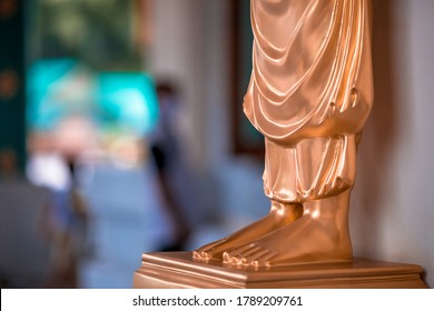 Borrador fondo abstracto de esculturas vistas en templos o sitios religiosos turísticos (Phaya Nak, estatuas de Buda) dentro de Wat Pa Phu Kon en Udon Thani, Tailandia