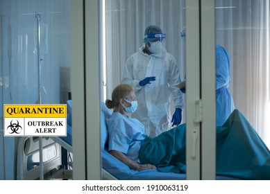 Blurred Background Image Of  Coronavirus Covid-19 Infected Caucasian Senior Patient On Hospital Bed ,doctor And Medical Team  Treatment , Selective Focus, Outbreak Alert Sign.