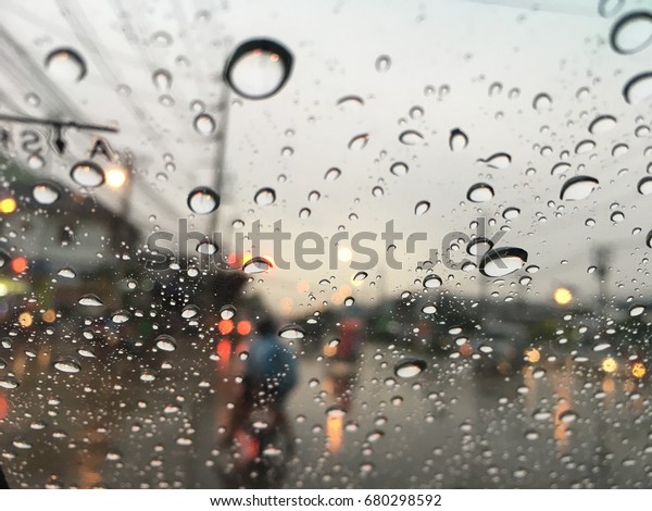 Blurred\
background, Raindrops on the\
windshield.