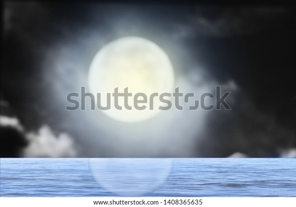 \
Blurred\
images of the moon and shadows in the\
water