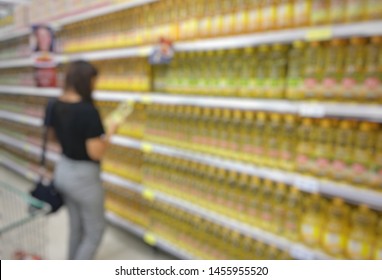 Blurred Images Of Women Who Are Buying Vegetable Oil Selections In Supermarket.