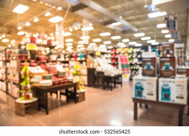 Blurred Variety Of Kitchen Utensils And Colorful Plates, Bowls And Cups Of Every Shape And Size Fill The Shelves Display At Store In Texas, US. Kitchen Hand-held Tools And Gadget Necessities