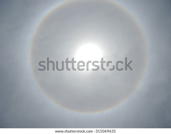 blurry of corona, ring\
around the sun