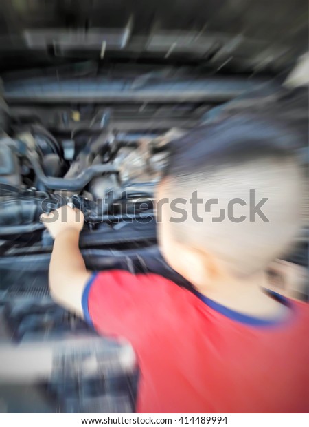 Blur,The
young boy is mechanic in future.Zoom
effect.