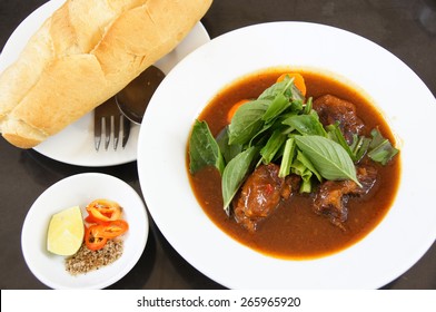 Bo Kho - Vietnamese Beef Stew with bread 