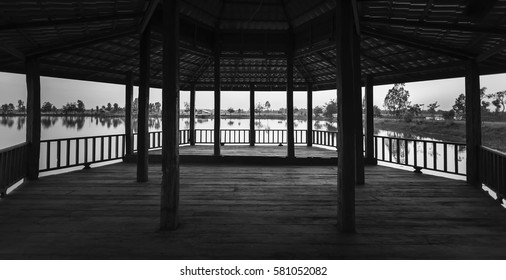 Boardwalk Hall Central Water B&W