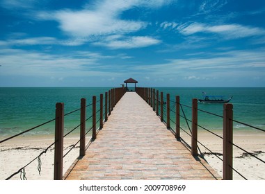 2,482 Boat leaving beach Images, Stock Photos & Vectors | Shutterstock