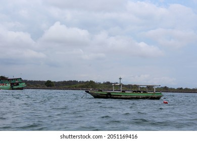 A Boat Sailing Around The Sea Of ​​Tanjung Benoa, Bali