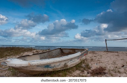 412 Stranded deserted island Images, Stock Photos & Vectors | Shutterstock