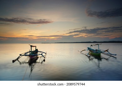 Boats on the beach against the background of blue skies and forests in the morning