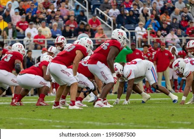 Boca Raton, Florida/USA - December 21, 2019: Florida Atlantic Owls Vs SMU Mustangs. Cheribundi Boca Raton Bowl 2019. College Football Players On The Field In Attack At FAU Football Stadium.