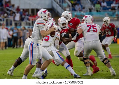 Boca Raton, Florida/USA - December 21, 2019: Florida Atlantic Owls Vs SMU Mustangs. Cheribundi Boca Raton Bowl 2019. College Football Players On The Field In Attack At FAU Football Stadium.