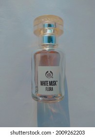 The Body Shop, White Musk Flora EDT. Perfume With A White Musk Scent, A Feminine Touch Of Flowers Makes You Have An Elegant, Sexy, Bold And Feminine Impression