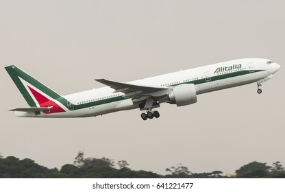 Alitalia Boeing 777 Images Stock Photos Vectors