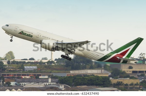 Boeing 777200 Alitalia Gru Airport Guarulhos Stock Photo