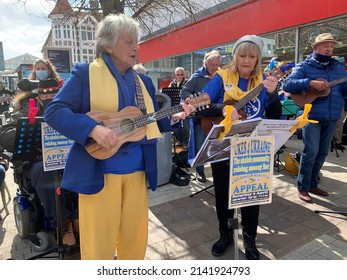 Bognor Regis, UK. April 2nd 2022. Members of the Waverley Ukulele Jam, seen playing the ukulele and singing on London Road in Bognor Regis, raising money for the Ukrainian Refugee Appeal.