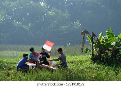 Bogor, 6 August 2016: Indonesian Children's Nationalist Spirit. Make Kites.