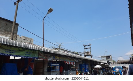 Bogor Indonesia, 15 September 2022 - Leuwiliang Bogor Traditional Market Parking Area 02