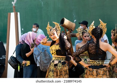 Bogor, West Java Indonesia-August 10, 2022 : Junior High School Students Wearing Traditional Style Costumes During A Traditional Creation Dance Competition In Bogor, Indonesia