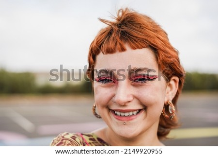 Bohemian young girl smiling on camera outdoor - Focus on eyes
