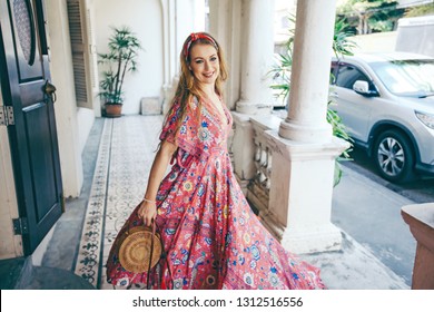 1,028 Maxi dress street style Images, Stock Photos & Vectors | Shutterstock