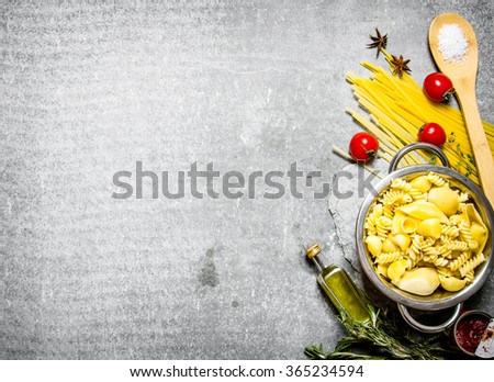 Similar – Foto Bild Italienische Pasta mit Tomaten, Olivenöl und Knoblauch