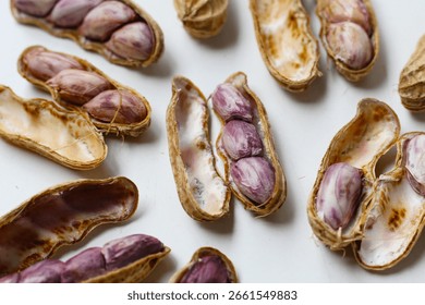Boiled peanuts in shellSimple, soft, and protein-rich snack.