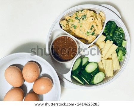 Boiled vegetable chili paste served with boiled eggs and fried eggs is guaranteed to be extremely beneficial.