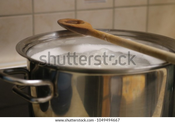 Boiling Water Pan Wood Spoon 600w 1049494667 