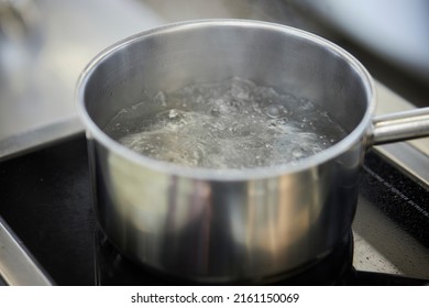 15,130 Saucepan water Images, Stock Photos & Vectors | Shutterstock