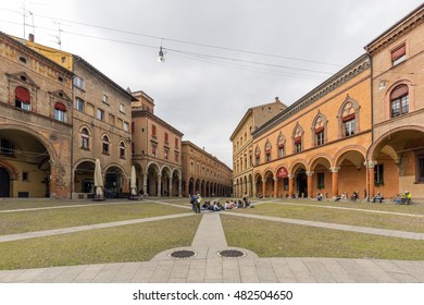 Bologna university. Болонский университет Чезена. Болонский университет Италия 1088 год. Университетский дворец Болонья. Университет в Болонье 1158.