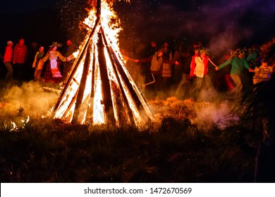 BOLSHAYA RECHKA, RUSSIA - JUNE 24 2017: Celebrating Of Belorussian Holiday Ivan Kupala Near The River Angara By Community Krivichi, People Doing Cicle National Dance