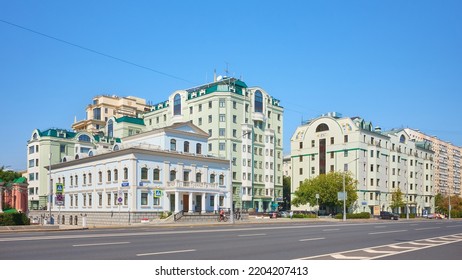 Bolshaya Yakimanka Street, View Of The Building Federal Autonomous Institution Main State Expertise Of Russia Training Center And Modern Houses, Cityscape: Moscow, Russia - August 17, 2022