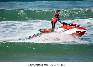 BONDI BEACH, AUSTRALIA - Jul 23, 2022: A Surf Rescue Team Heading Out Into The Ocean To Rescue A Person In Australia