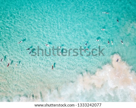 Similar – Foto Bild Luftballonaufnahme von Menschen, die Spaß und Entspannung am Costinesti-Strand in Rumänien am Schwarzen Meer haben.