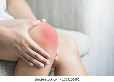 Bone Pain Or Knees Around The Knee ,
The Girl's Hand Is Holding The Knee Area.