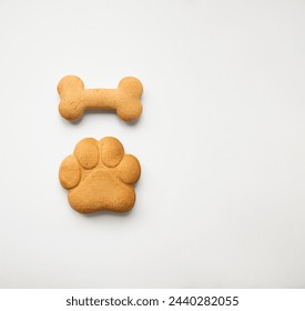 Bone and paw shaped gingerbread cookies - Powered by Shutterstock